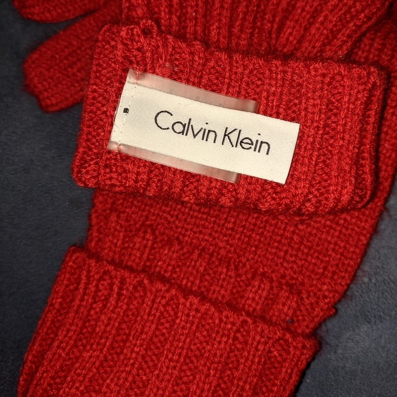 Calvin Klein Accessories - NWOT CALVIN KLEIN GLOVES